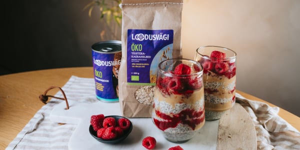 Üleööhelbed maapähklivõi ja vaarikatega 