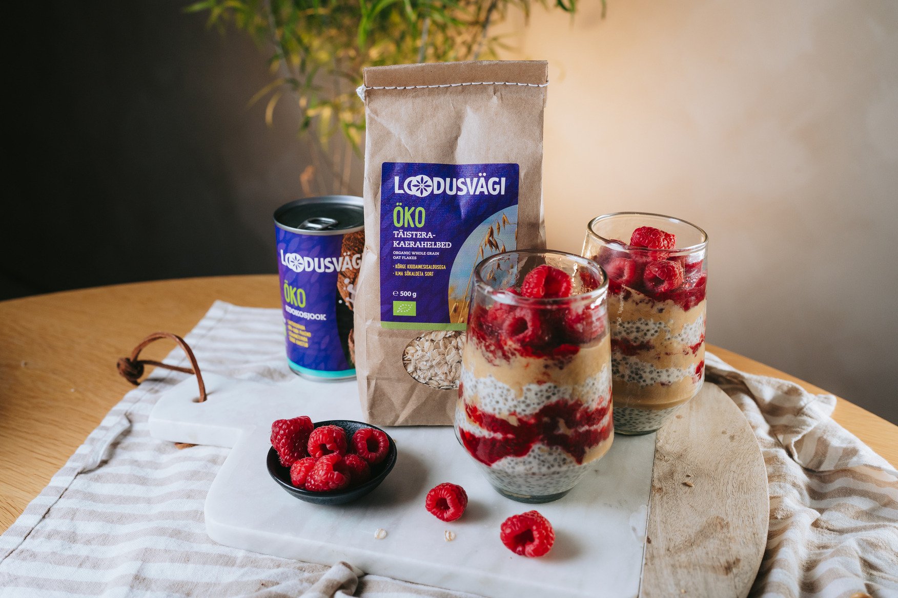 Üleööhelbed maapähklivõi ja vaarikatega 