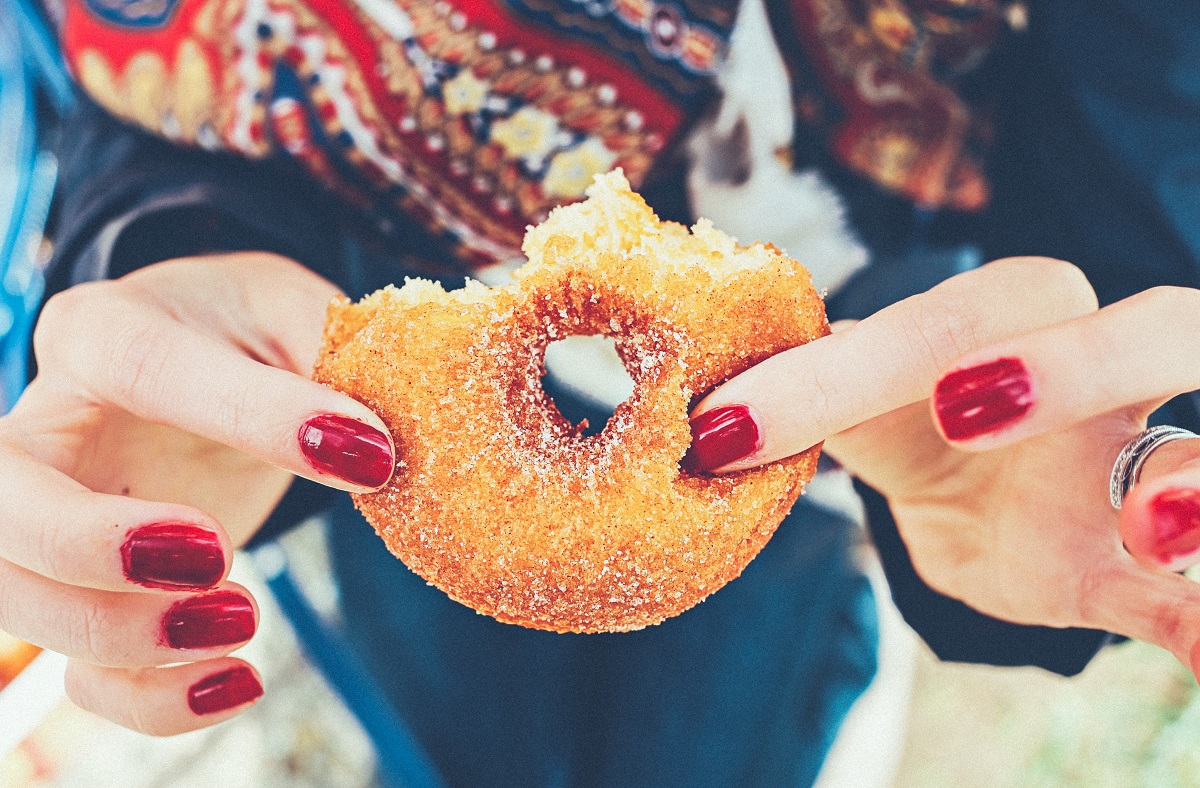 Mida tunneb sinu keha, kui sööd liiga palju valget suhkrut?